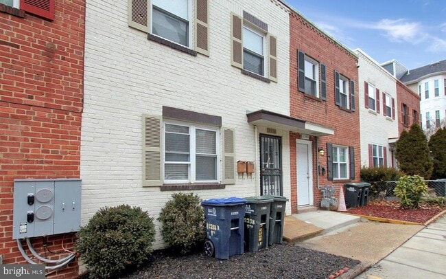 Building Photo - 2538 9th St NW Rental