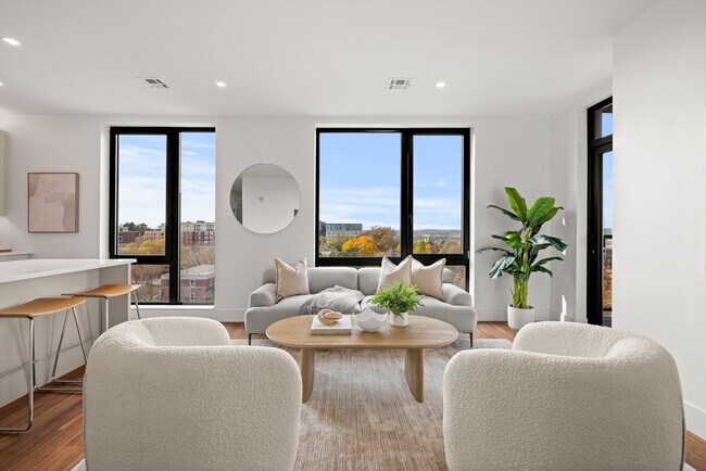 Building Photo - 1515 Commonwealth Ave Unit 806