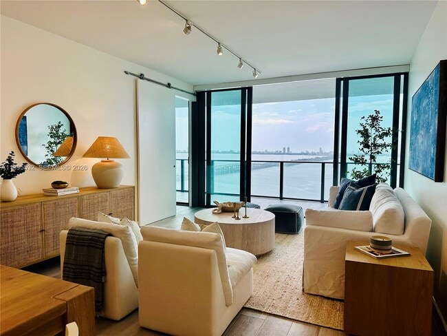 Building Photo - 3131 NE 7th Ave Unit 2103