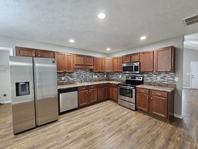 Photo - 2676 Delong St