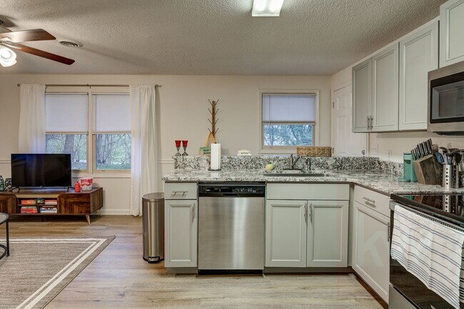 Photo - 1312 N Barton St Unit 2