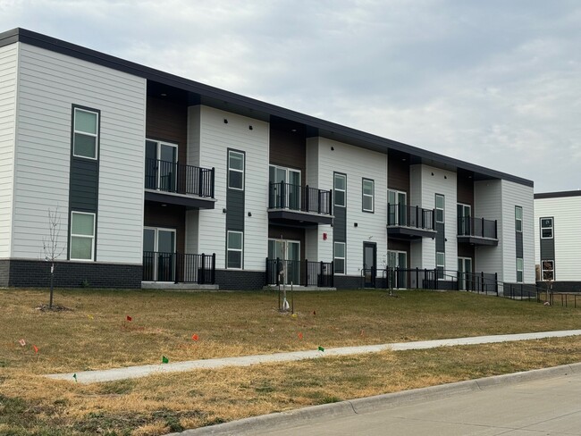 Exterior - Ridge at Scott Park Apartments