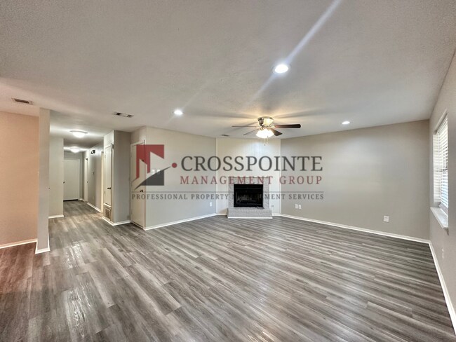 Photo - Edinburgh 4510/4512 Unit 4510 Edinburgh