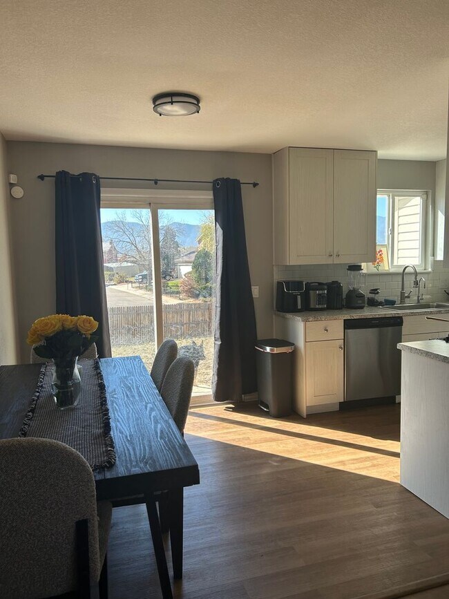 Photo - Single Family 3 bedroom, 2.5 bath