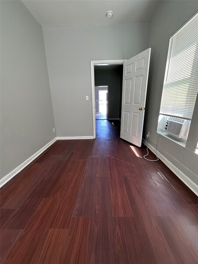 Photo - 910 37th St Unidad 4