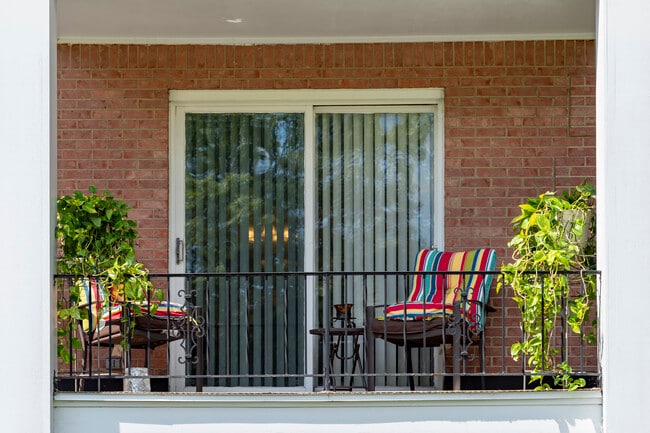 Photo - Cresthaven Apartments