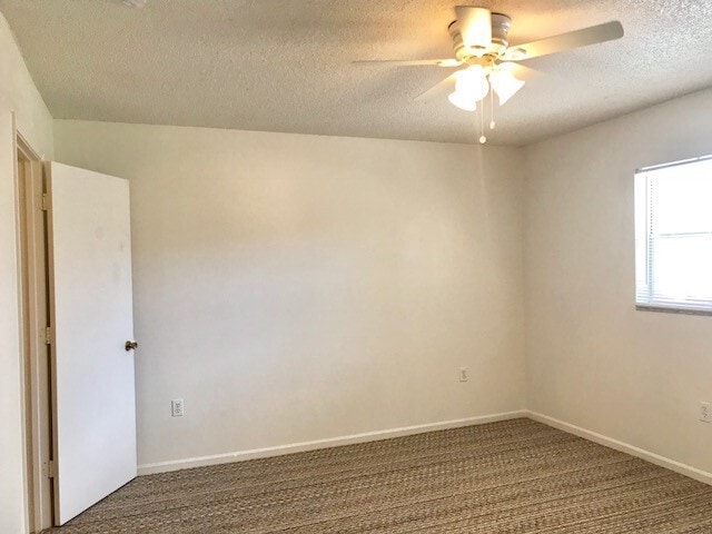 Photo - 1/1 WITH BALCONY - CLOSE TO SHOPPING/COLLEGES/BEACHES