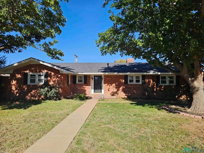 Building Photo - 1801 Eastridge Dr