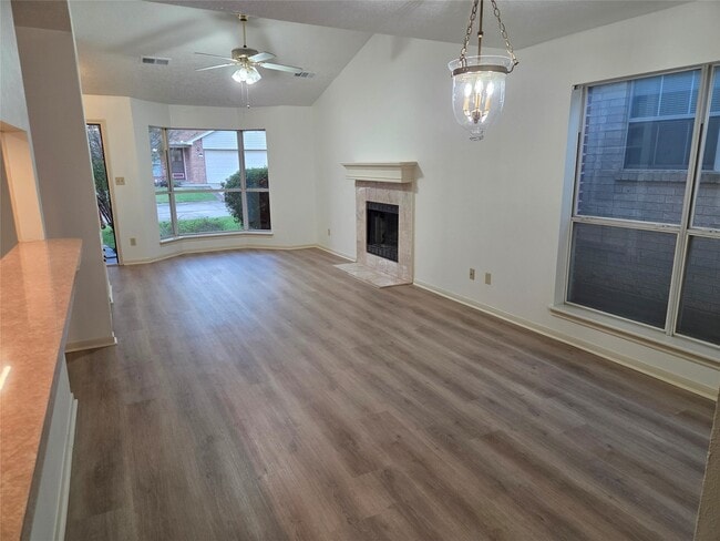 Building Photo - 42 Silver Creek Dr