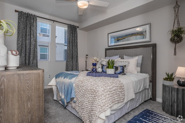 2BR, 2BA - 1115 SF