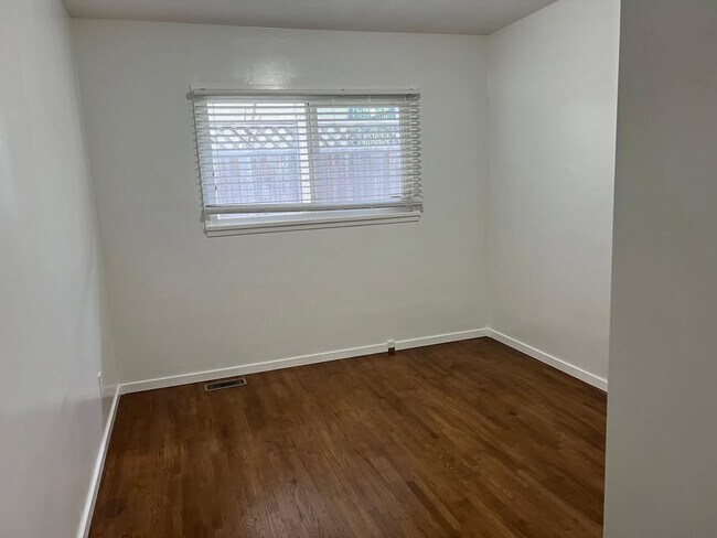 Photo - 15950 Fraser Hwy