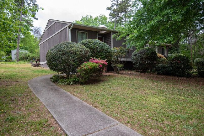 Photo - 303 Chesswood Dr