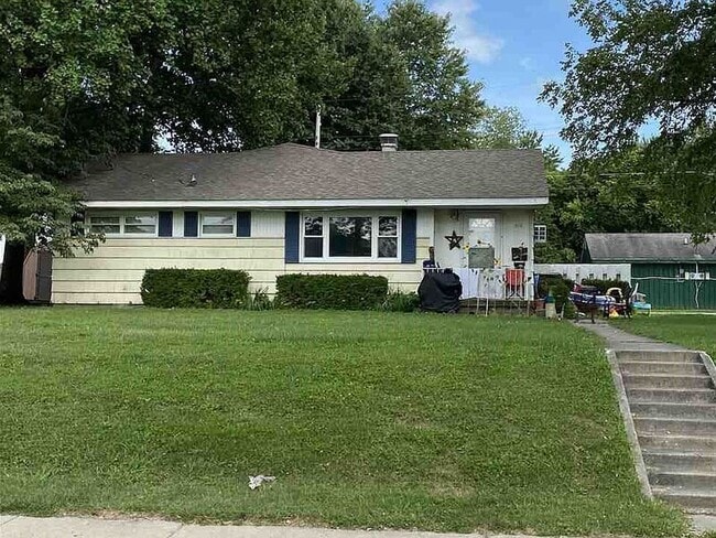 Building Photo - 310 S Forest Ave Unit 2