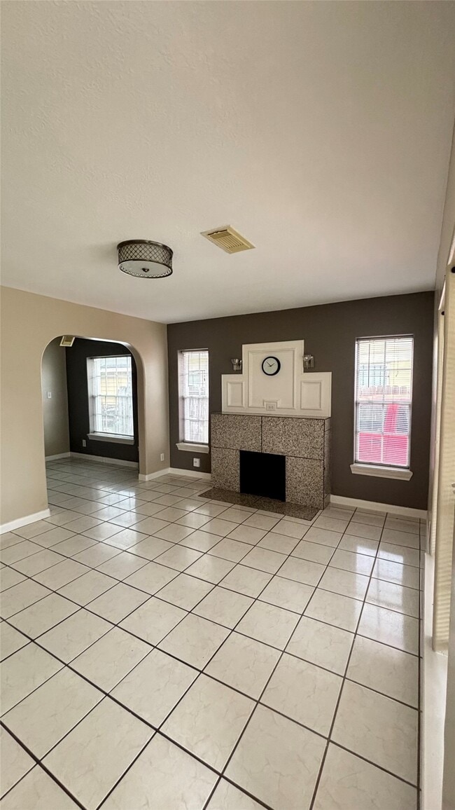 Photo - 2340 Cumberland St