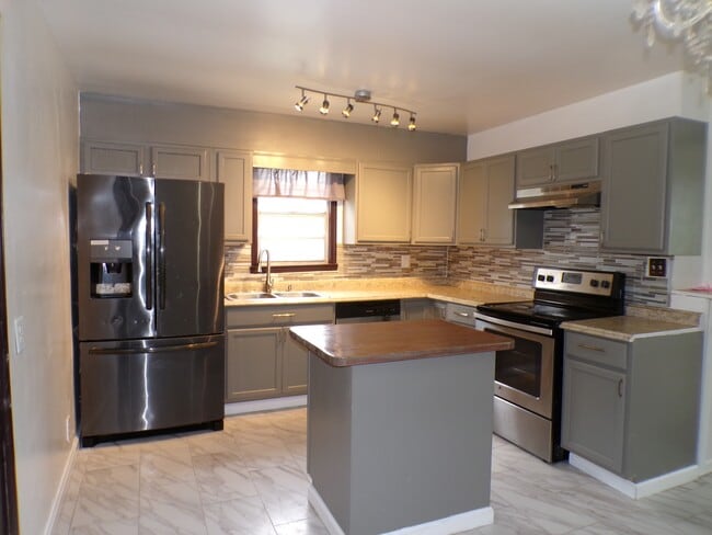 Photo - 2444 22nd St N