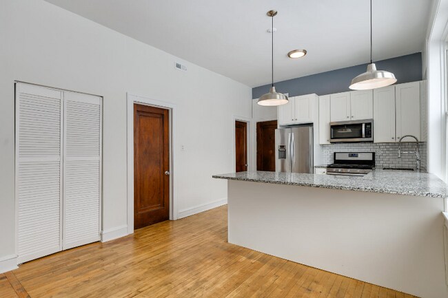 Photo - 916 N Ashland Ave Unidad 3R