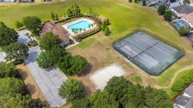 2077 Derwent Dr