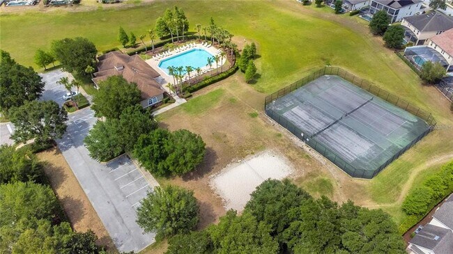 Photo - 2077 Derwent Dr