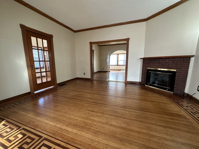 Photo - 975 N Church St