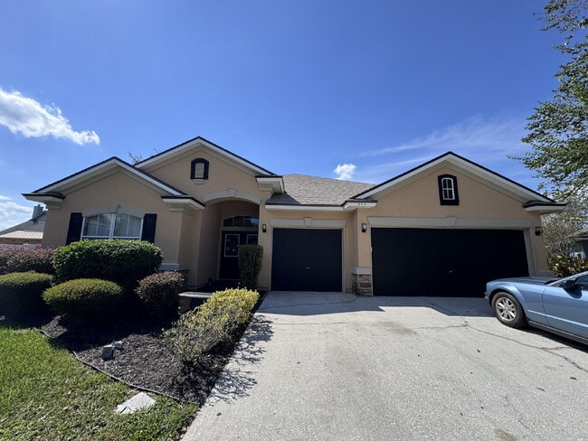 Building Photo - Large Renovated Home in Oakleaf Plantation