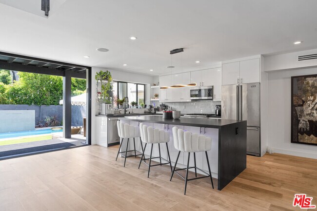 Photo - 3207 Thatcher Ave