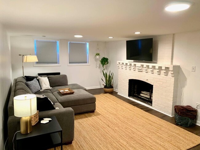 Building Photo - 49 Riverside Ave Unit 1