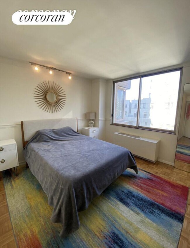 Photo - 350 W 50th St