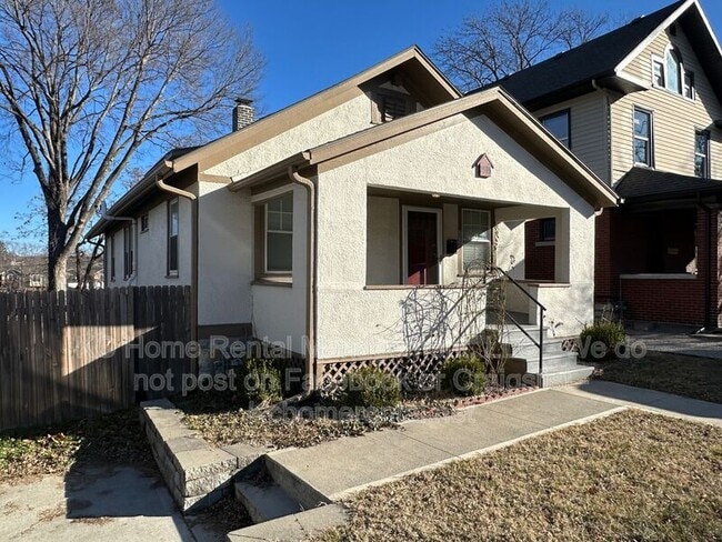 Photo - 2535 Charlotte St