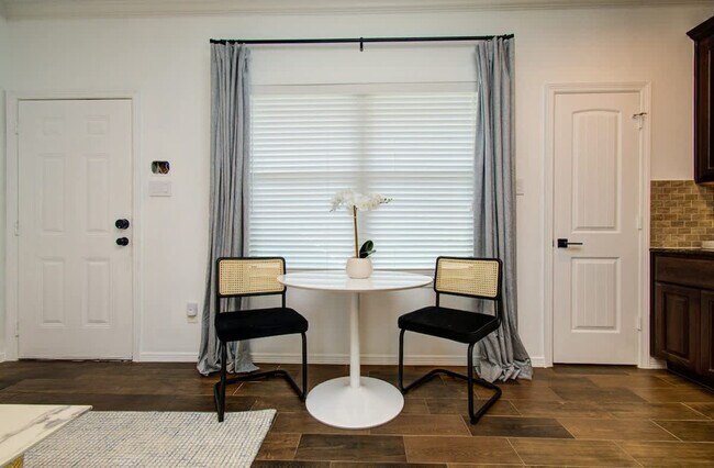 Photo - 2617 Yale St Unit ID1225770P