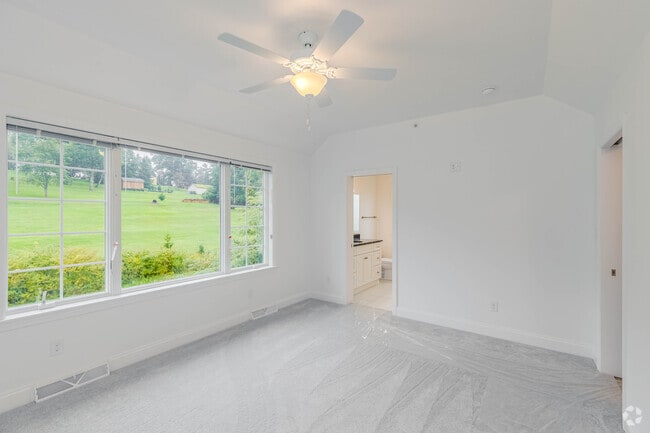 2BR, 2.5BA - Townhome