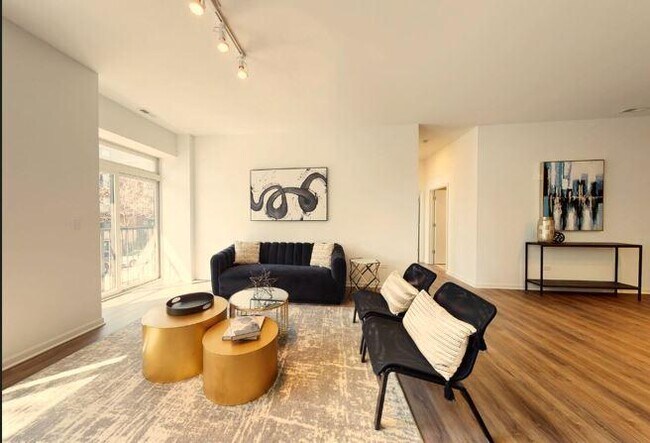 Building Photo - 3 bedroom in Chicago IL 60616 Unit 2550 S Wabash Rental