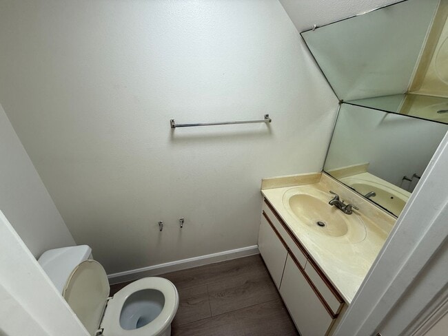 Photo - Paul Lee - R7535 Unit B