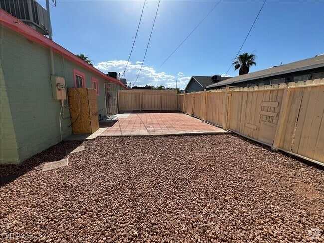 Building Photo - 400 N 15th St Rental