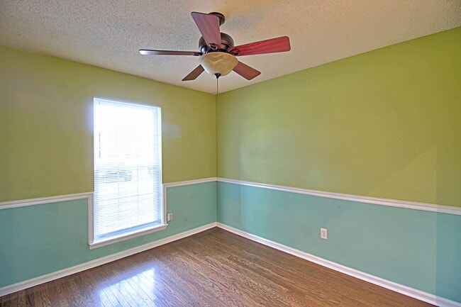 Photo - 948 Wedgewood Way