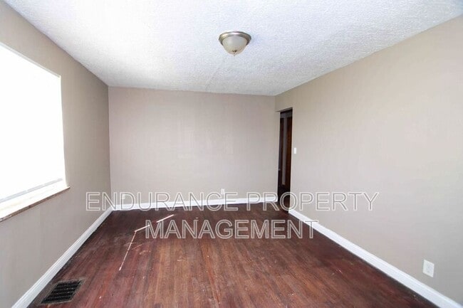 Photo - 937 Grand Ave