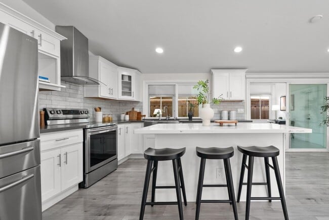 Photo - 786 Lakewood Dr