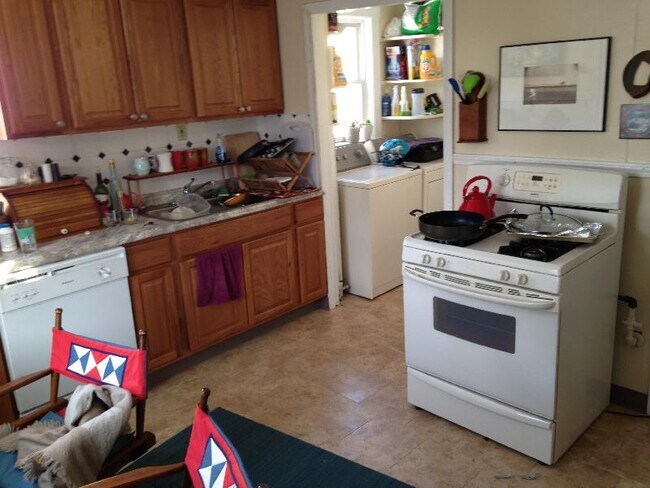 62 Brock St Unit 2