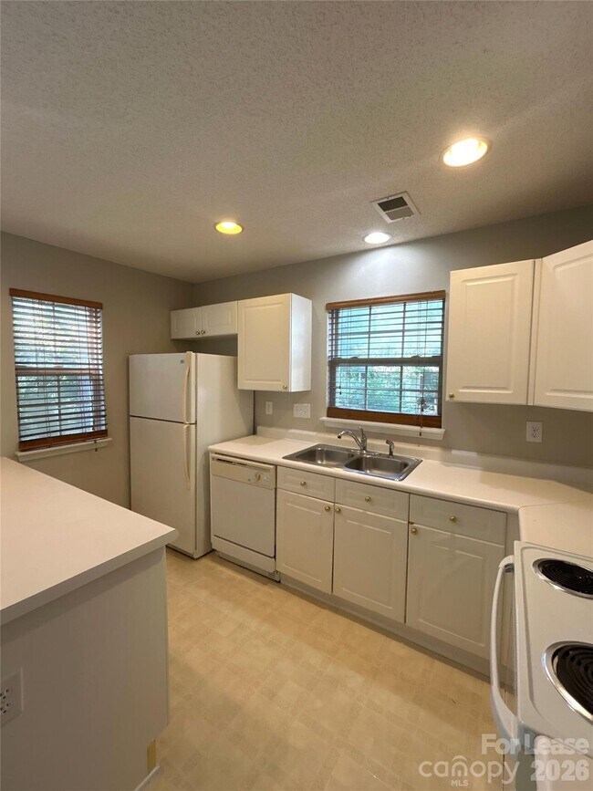 Photo - 6041 Cougar Ln