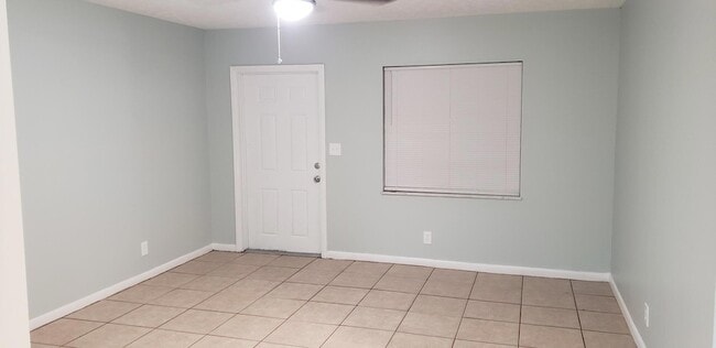 Photo - 802 N Lake Dr