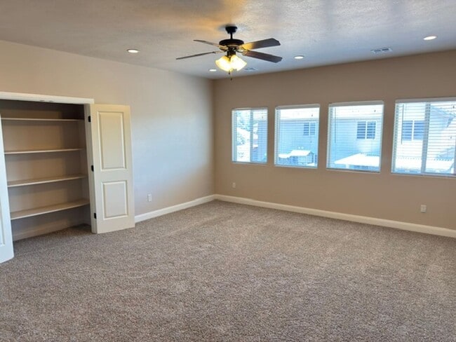 Photo - Gorgeous 6 Bedroom Home in Washington!