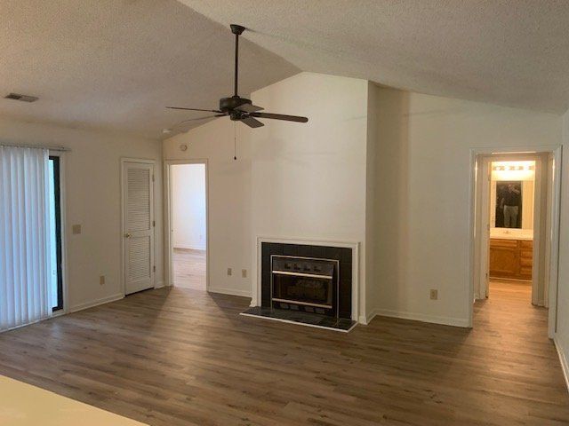 Photo - 122 W Victoria Ct