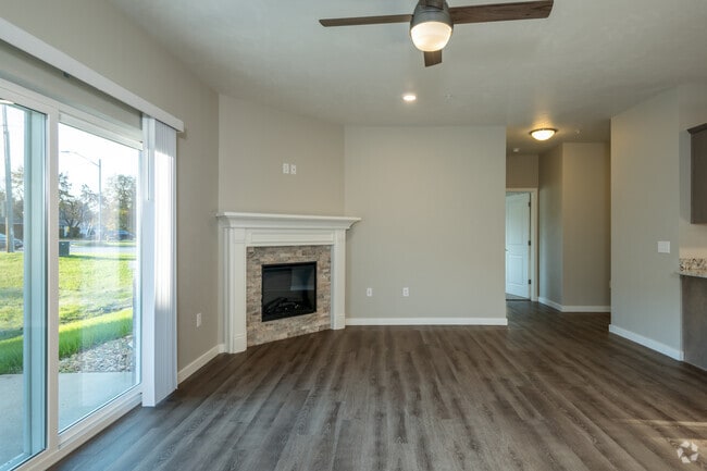 2 BR, 2 BA - 1,297SF