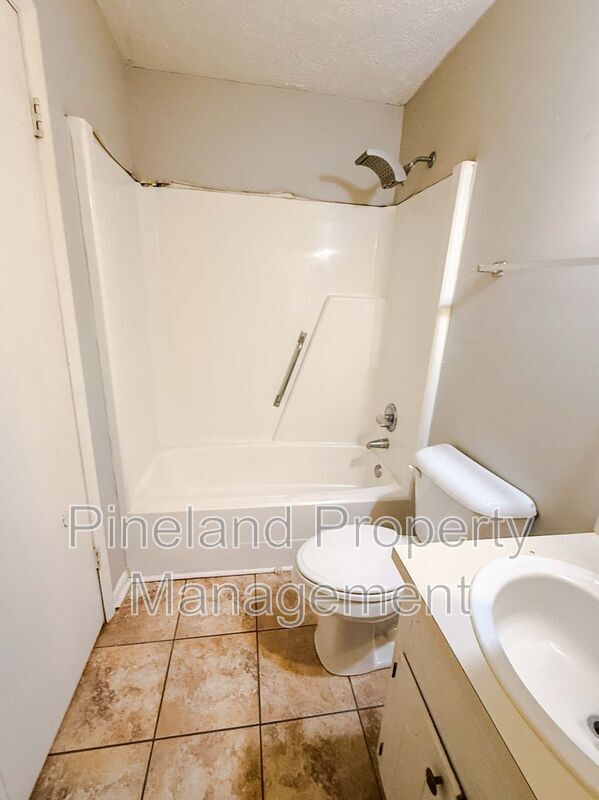 Photo - 6453 Rockford Dr