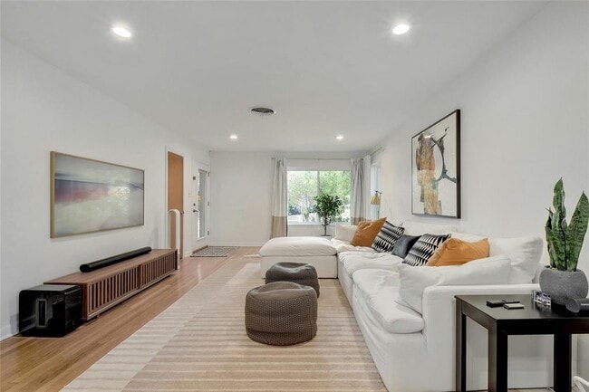 Photo - 1500 Northridge Dr House