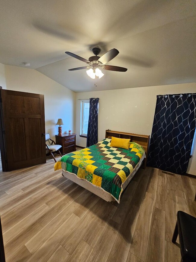 Photo - 2913 Armstrong St