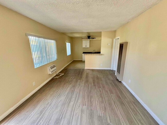Building Photo - 810 W Duarte Rd Rental