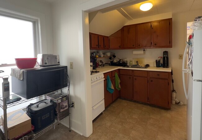Looking from the entryway into the kitchen. - 25 Monroe St Unit 1