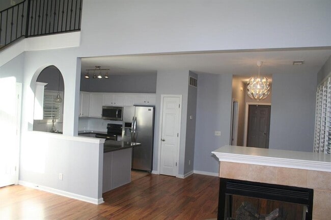 Photo - 1124 Island Pl E