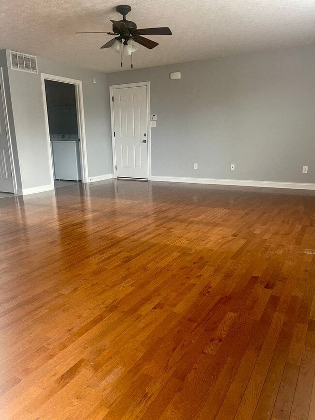 Twin Lakes Apartments