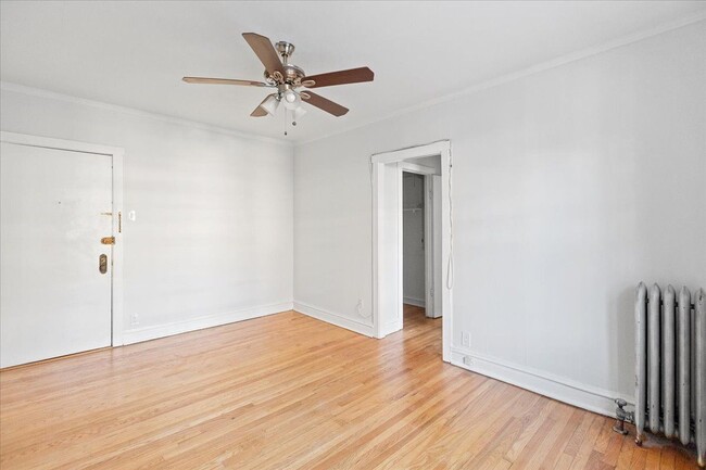 Photo - 658 W Oakdale Ave